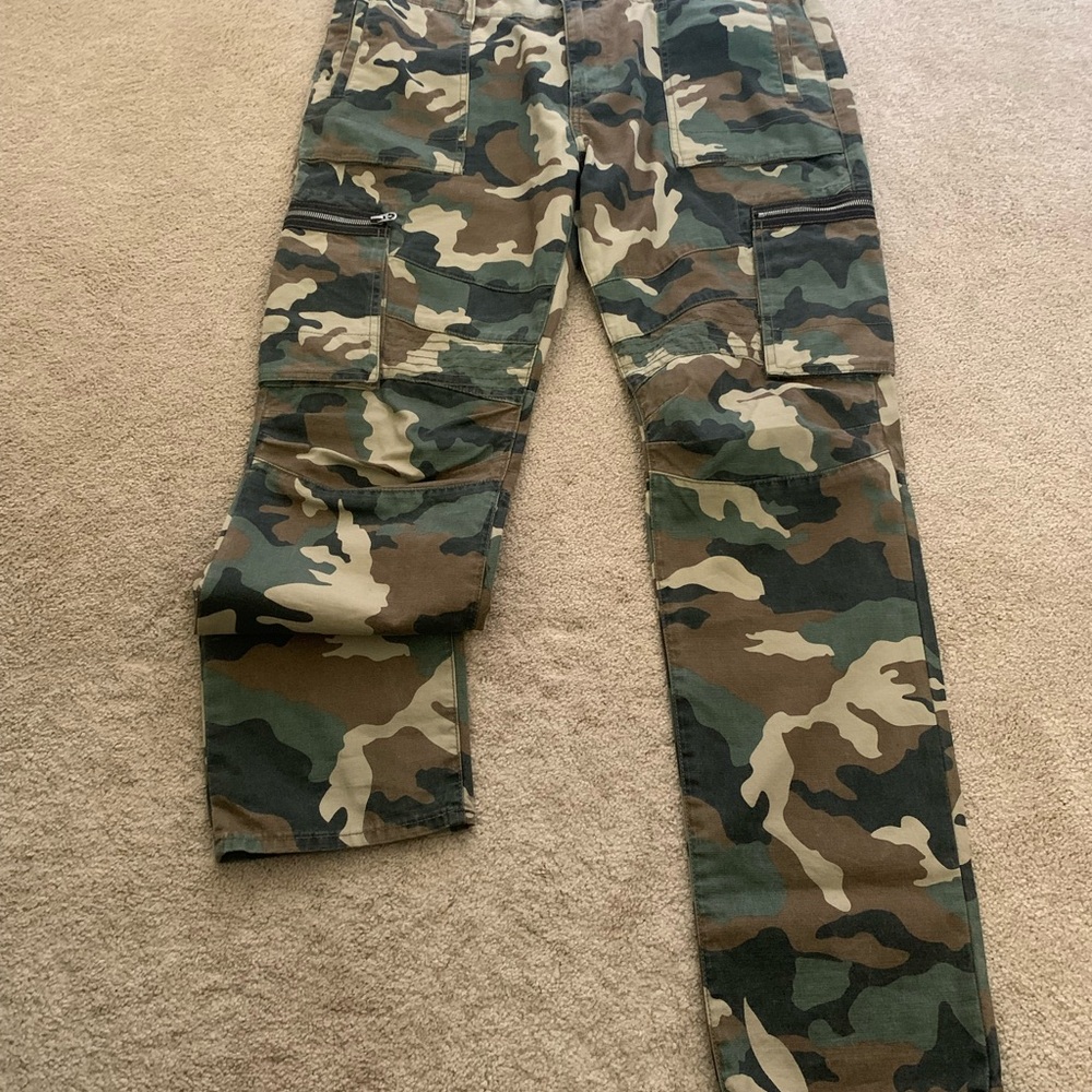 BUNDLED-True Religion and Decibel Camouflage Jeans and shorts - Picture 12 of 16